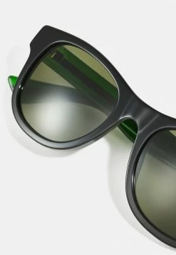 Gucci UNISEX - Sonnenbrille - Black/green 11 Gucci UNISEX - Sonnenbrille - Black/green -Günstiges Gucci || Knirps Geschäft 0b77c3bcaf4c4911b064e5ddf3a1d7cb