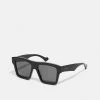 Gucci UNISEX - Sonnenbrille - Black/grey 1 Gucci UNISEX - Sonnenbrille - Black/grey -Günstiges Gucci || Knirps Geschäft a91bf3e23d8c42fd94baf0b654add48e