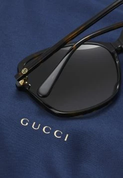 Gucci Sonnenbrille - Brown - Damen 11 Gucci Sonnenbrille - Brown - Damen -Günstiges Gucci || Knirps Geschäft cf3835f98a0d42b7a17b311891628fe7