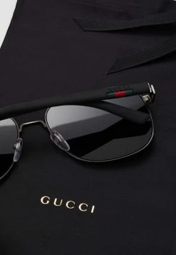 Gucci - Unisex Sonnenbrille - Black/grey 11 Gucci - Unisex Sonnenbrille - Black/grey -Günstiges Gucci || Knirps Geschäft d6502141e5cf43469ce835ddeeeb8901