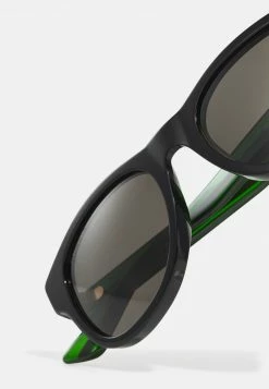 Gucci Sonnenbrille - Black/green/grey - Unisex 8 Gucci Sonnenbrille - Black/green/grey - Unisex -Günstiges Gucci || Knirps Geschäft e94b0ce1a8dc46dca84a94b5dd7c3e05